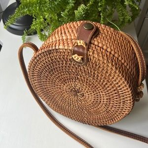 Round wicker purse